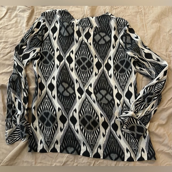 Tory Burch Black and White Patterned Women's Top 100% Silk size 8 - Picture 3 of 5